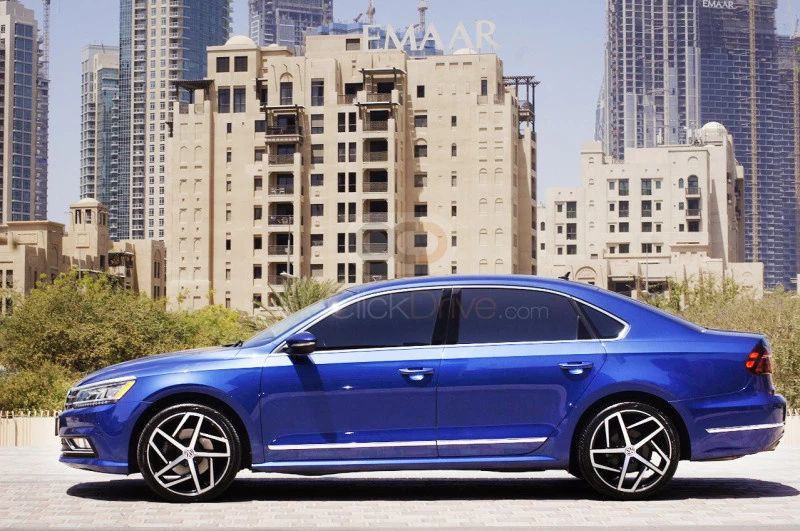 Azul Volkswagen Passat 2019 for rent in Dubai 2